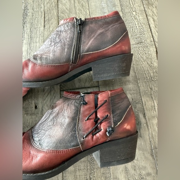 Unity In Diversity Red & Distressed Black/Brown Bootie, size 39. - Picture 5 of 14